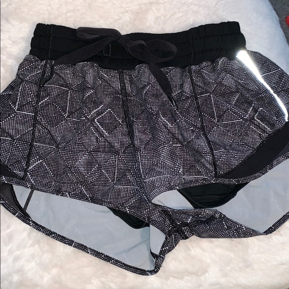 hotty hot shorts 2.5”